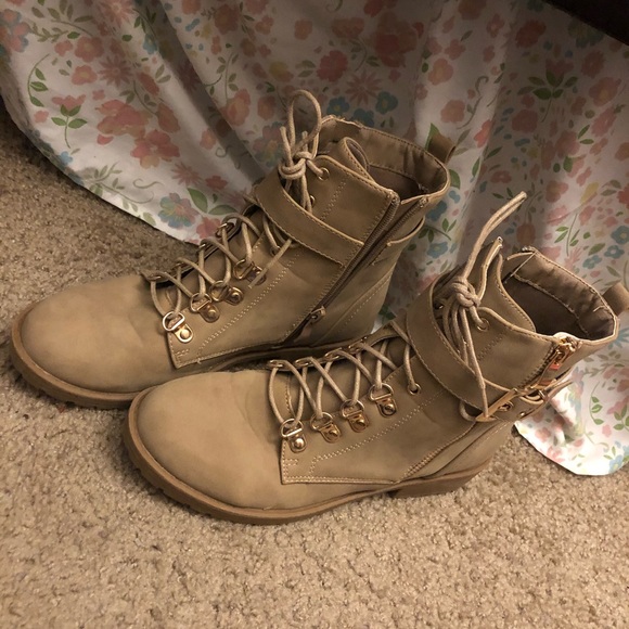 Shoes - Picture 4 of 5